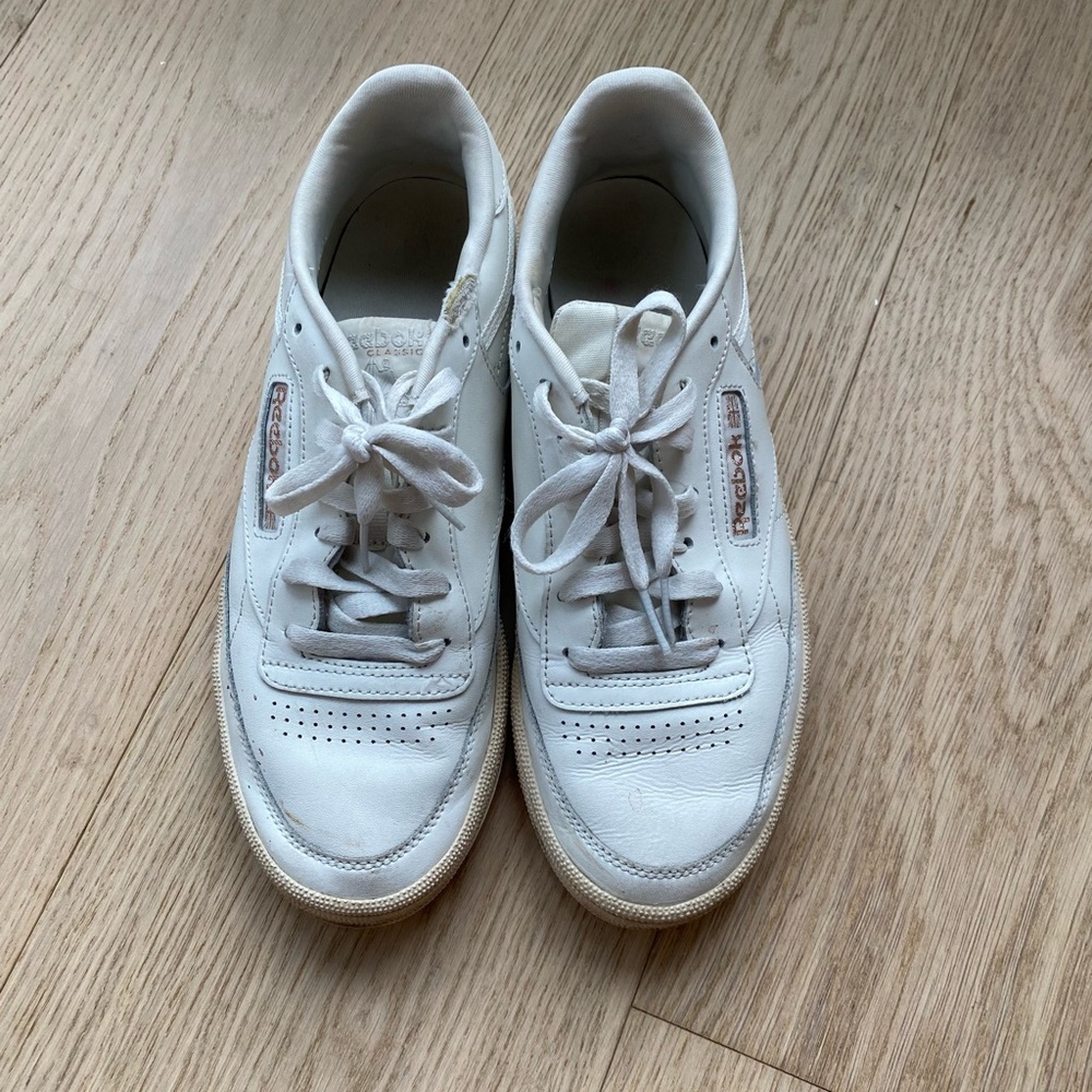 Used Reebok classic sneakers white. Size 9.